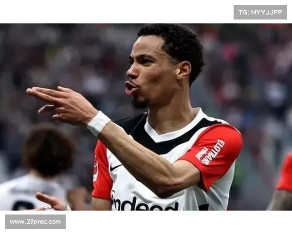 曼联加入争夺埃基蒂克战局 法兰克福标价1亿欧元引发关注 曼联加入争夺埃基蒂克战局 法兰克福标价1亿欧元引发关注