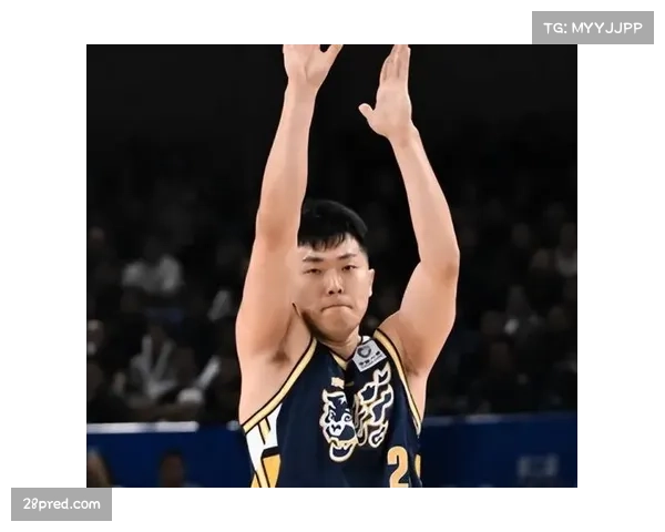 杜锋让张皓嘉客串四号位，应对内线人员窘境